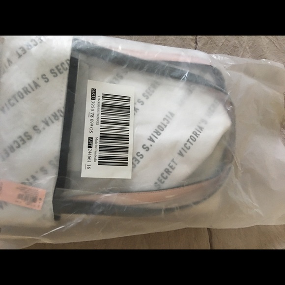 Victoria’s Secret duffle bag - Picture 4 of 4